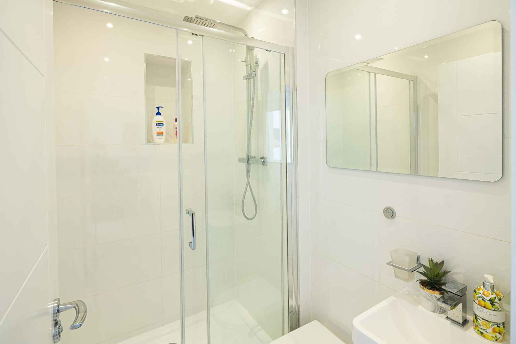 Charming Newly Refurb 2-Bed 2-Bath Whole Apartment Near Hyde Park & Kensington, Prime Paddington Location Zone 1 London Kültér fotó