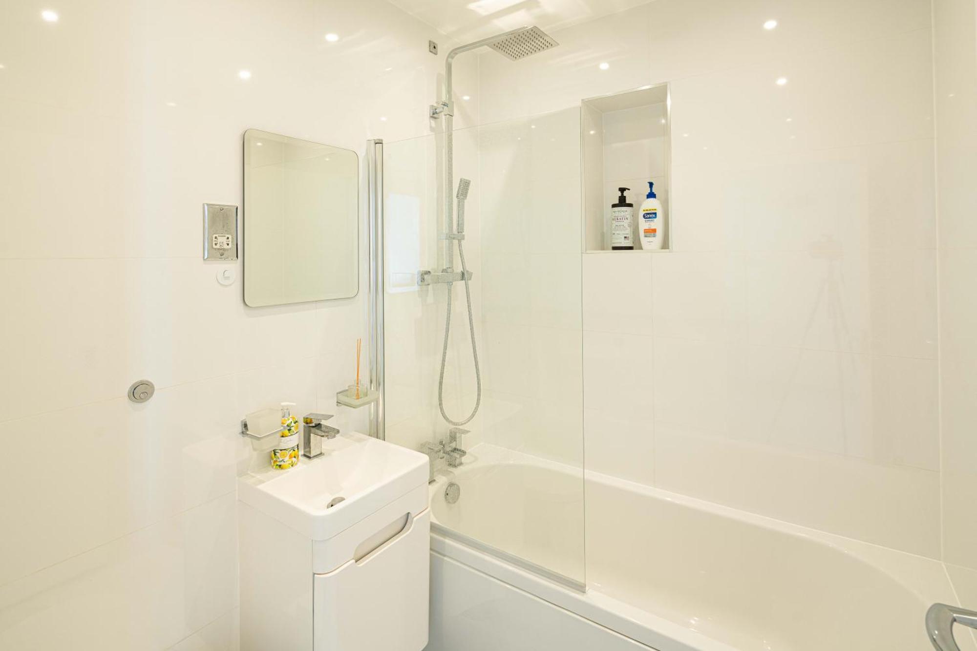 Charming Newly Refurb 2-Bed 2-Bath Whole Apartment Near Hyde Park & Kensington, Prime Paddington Location Zone 1 London Kültér fotó